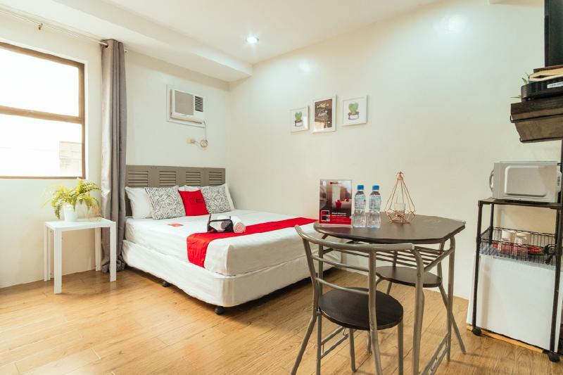 Oyo 443 Maria Cristina Arcade Suites Cebu Kültér fotó
